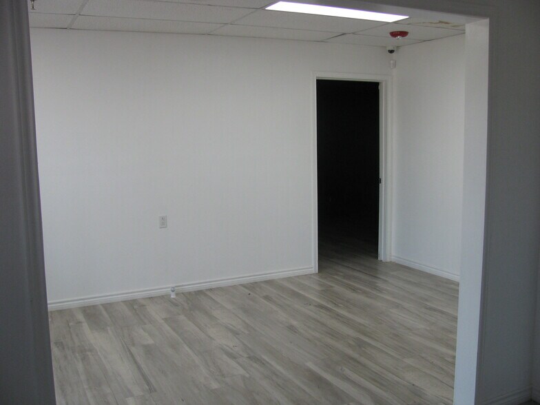 More Photos Of 310 SE D Ave, Lawton Warehouse For Sale