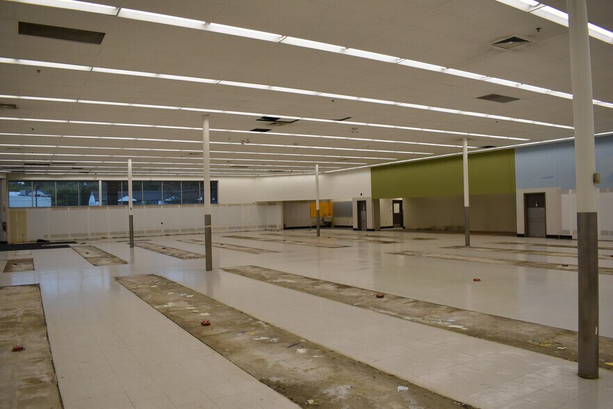 More Photos Of 4808 Buena Vista Rd, Columbus Drugstore For Lease