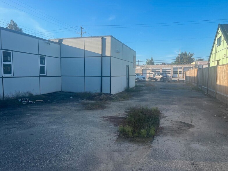 More Photos Of 46604 First Ave, Chilliwack Convenience Store For Sale