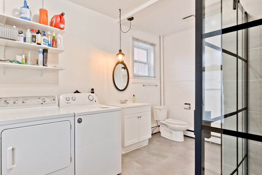 More Photos Of 127 Rue Queen, Sherbrooke Office Residential For Sale