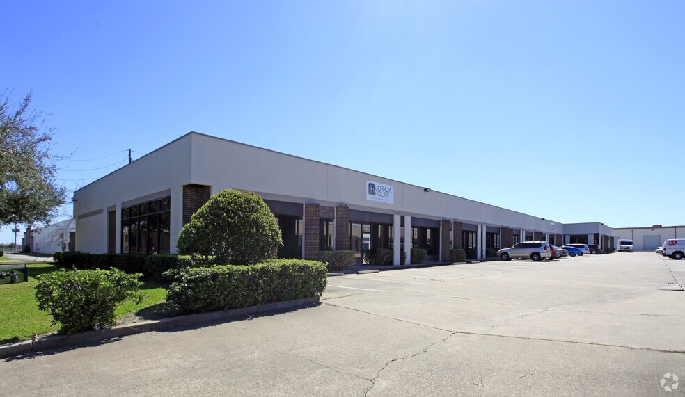 More Photos Of 4133-4185 Bluebonnet Dr, Stafford Flex For Lease
