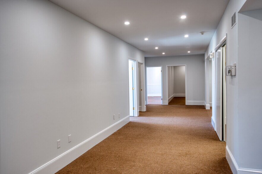 More Photos Of 4 Gold Mine Rd, Flanders Warehouse For Lease