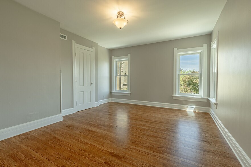 More Photos Of 1303 11th St, Monroe Storefront Retail Office For Lease