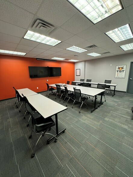 More Photos Of 7440 Central Business Park Dr, Norfolk Light Distribution For Lease