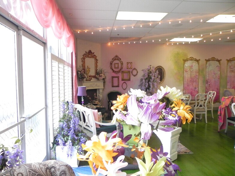 More Photos Of 2083 Orange Tree Ln, Redlands Freestanding For Lease