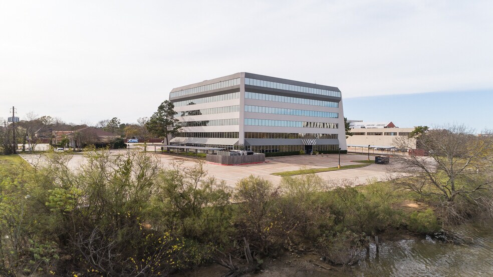 More Photos Of 18333 Egret Bay Blvd, Houston Office For Lease