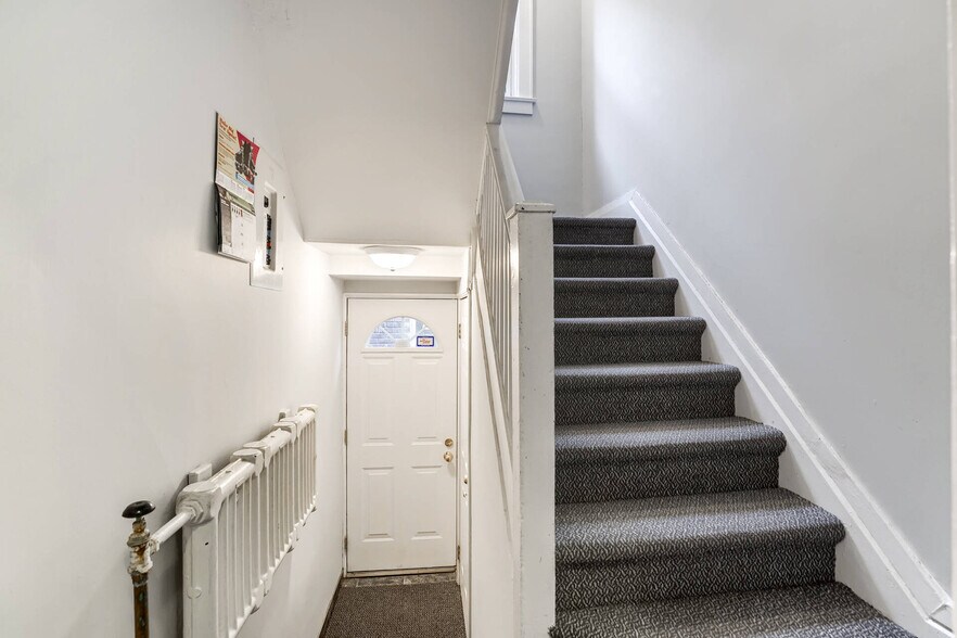 More Photos Of 4 Oriole Gdns, Toronto Apartments For Sale