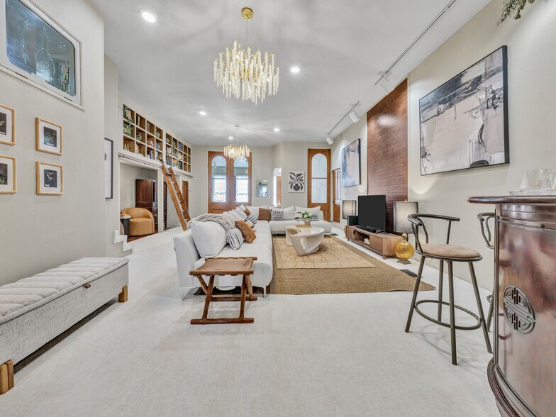 More Photos Of 106 W Main St, Pilot Point Storefront For Sale