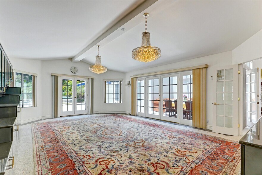 More Photos Of 4623 Hayvenhurst Ave, Encino Apartments For Sale