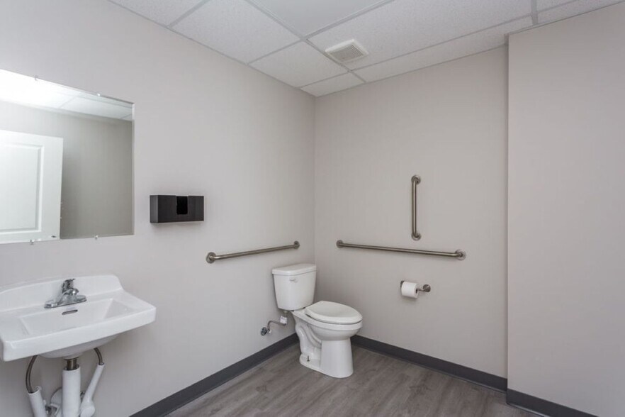 More Photos Of 36 Parkway Ln, Fishersville Storefront Retail Office For Lease