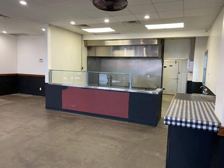 More Photos Of 407 N York St, Muskogee Freestanding For Lease