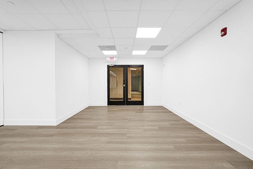 More Photos Of 1110 Brickell Ave, Miami Office For Sale