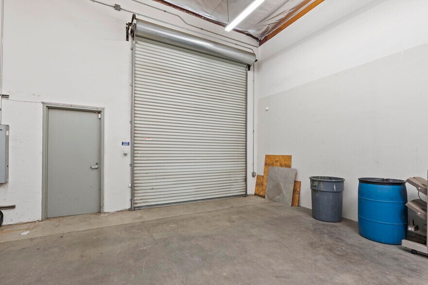 More Photos Of 2101 S Rose Ave, Oxnard Warehouse For Sale