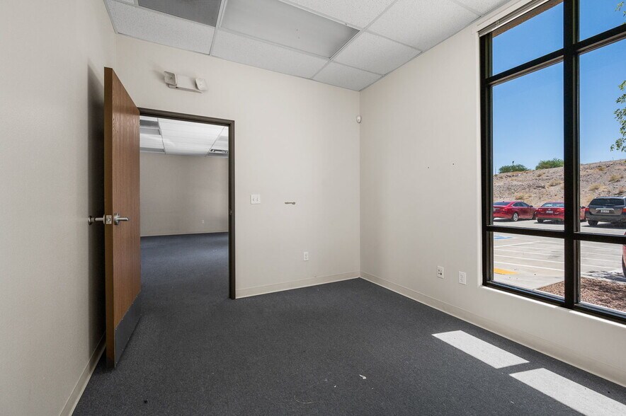 More Photos Of 2500 Canyon Rd, Bullhead City Medical For Lease