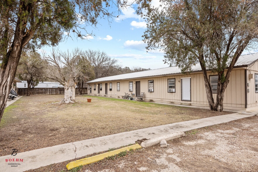 More Photos Of 2906-2908 Hunt St, Kerrville Apartments For Sale