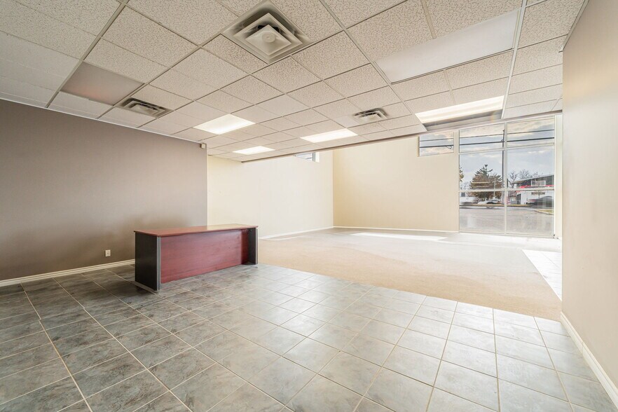 More Photos Of 4811-4819 Boul Saint-Charles, Montréal General Retail For Lease