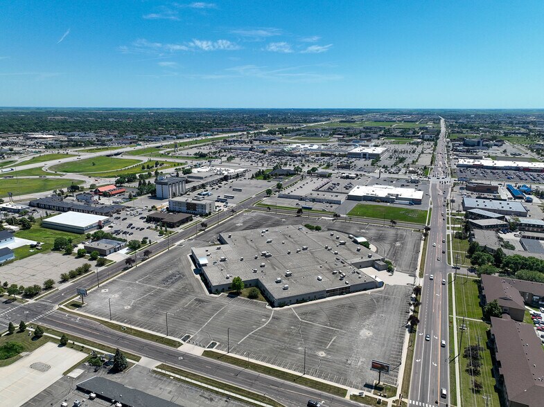 More Photos Of 900 42nd St S, Fargo Office For Sale
