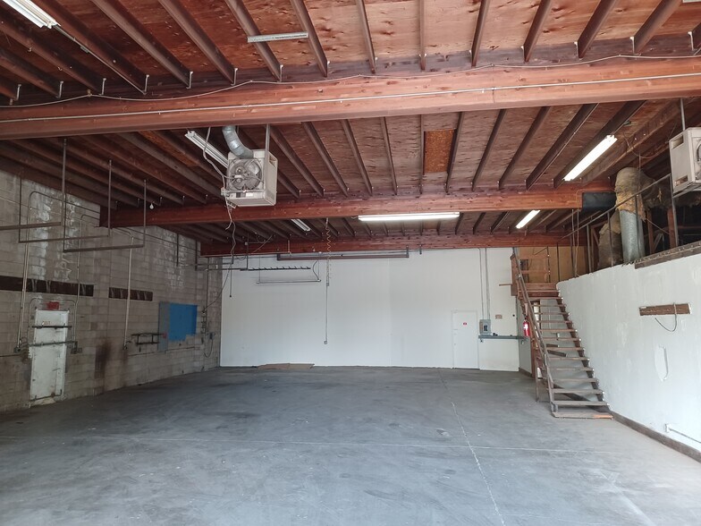 More Photos Of 4652 E Waterloo Rd, Stockton Warehouse For Lease