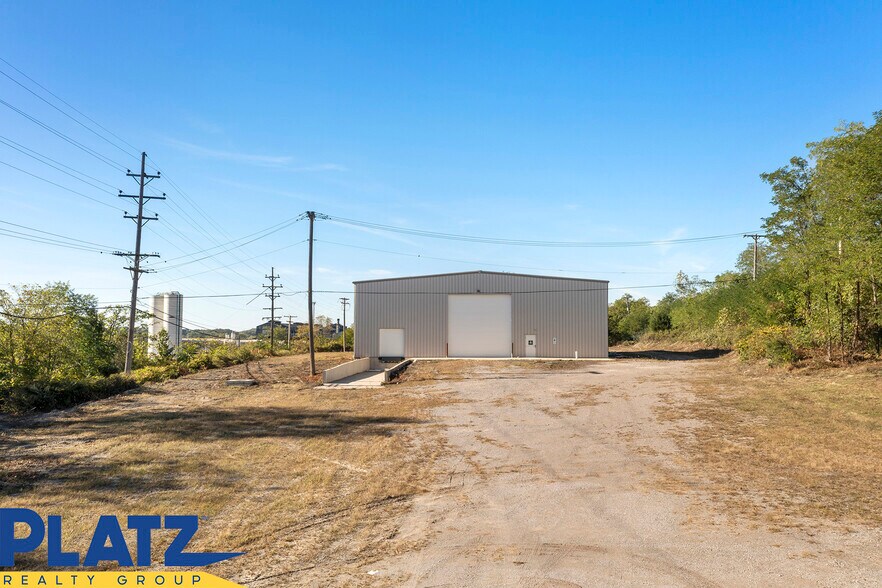 More Photos Of 2430 Funston St, Youngstown Warehouse For Lease