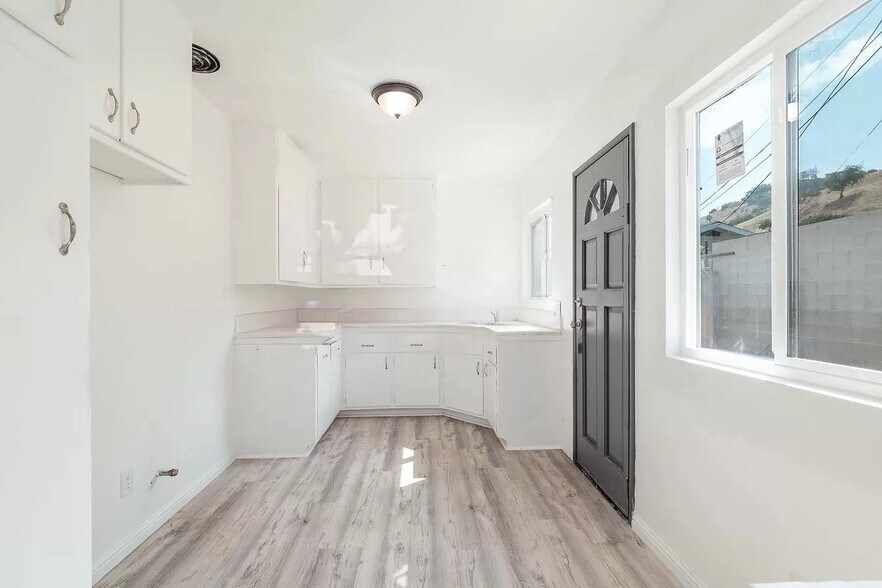 More Photos Of 4203 N Huntington Dr, Los Angeles Storefront Retail Residential For Sale