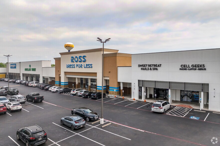 More Photos Of 16812-16880 Stuebner Airline Rd, Spring General Retail For Lease