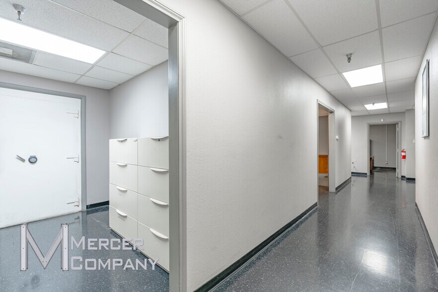 More Photos Of 840 N Great Southwest Pky, Arlington Warehouse For Sale