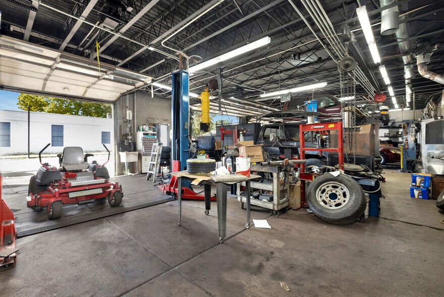 More Photos Of 7315 Vine St, Cincinnati Auto Repair For Sale