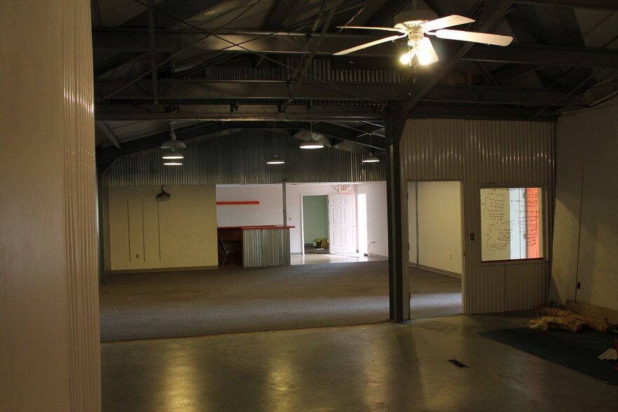 More Photos Of 3143 Main St, West Middlesex Storefront Retail Office For Lease