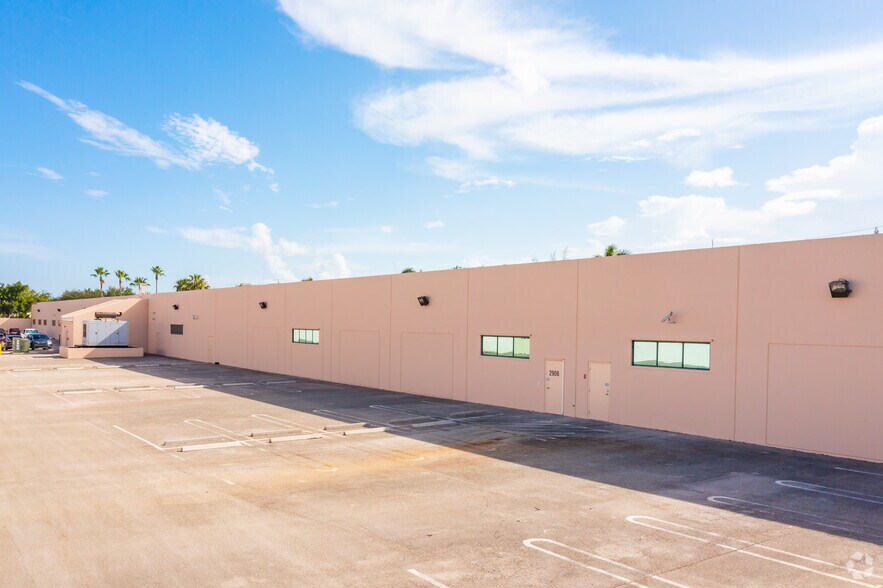 More Photos Of 2906-2990 Executive Way, Miramar Office For Lease