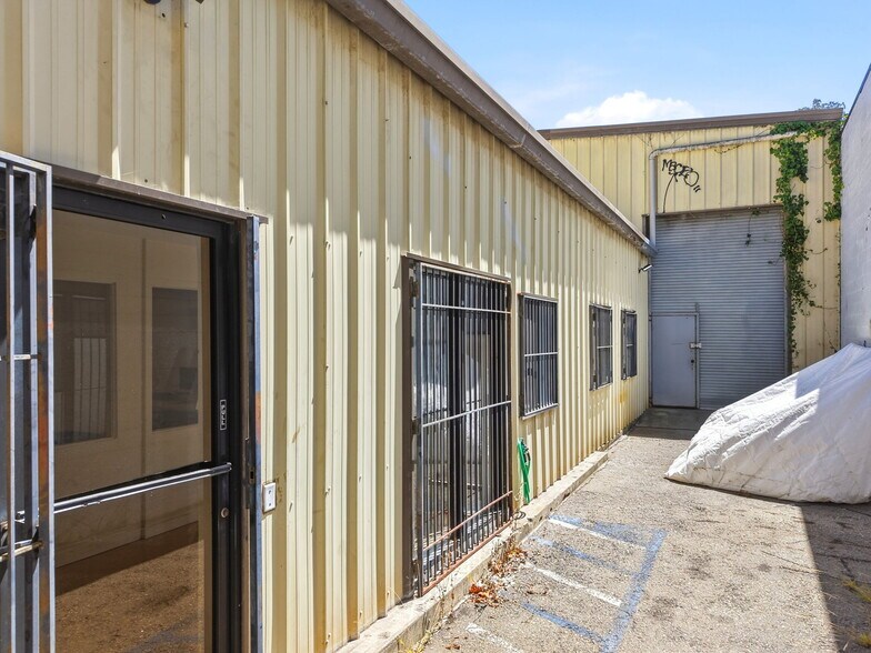 More Photos Of 2757 16th St, San Francisco Warehouse For Lease