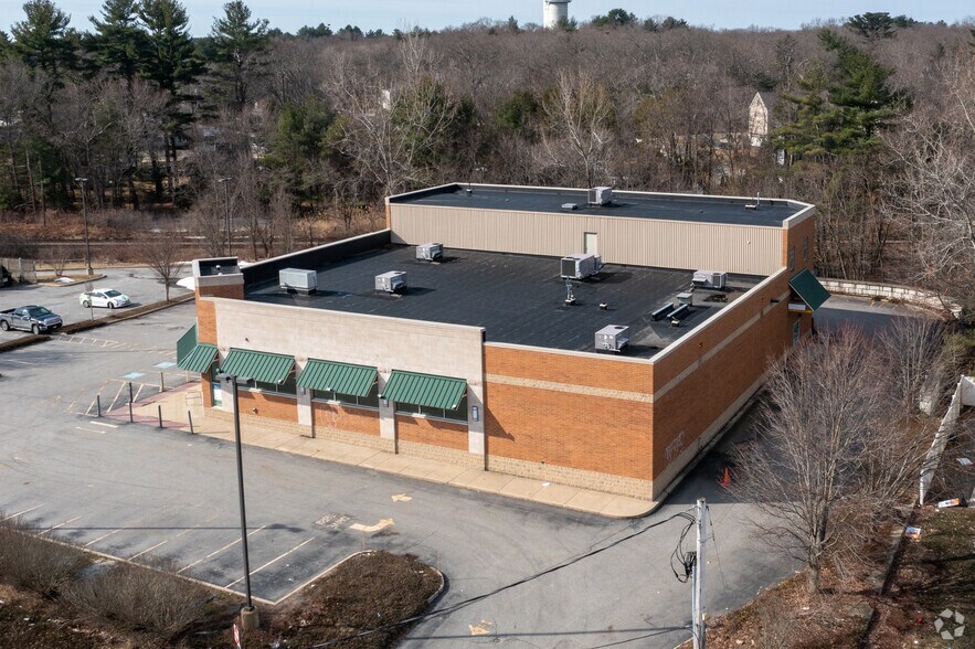 More Photos Of 277 Main St, Wilmington Drugstore For Lease