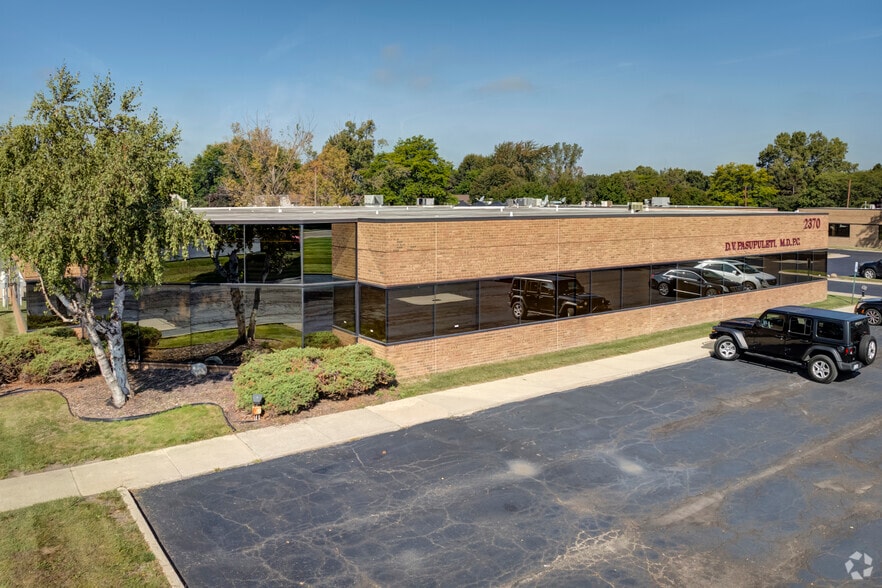 More Photos Of 2370 S Linden Rd, Flint Office For Lease