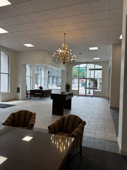 More Photos Of 620 Virginia St E, Charleston Bank For Lease