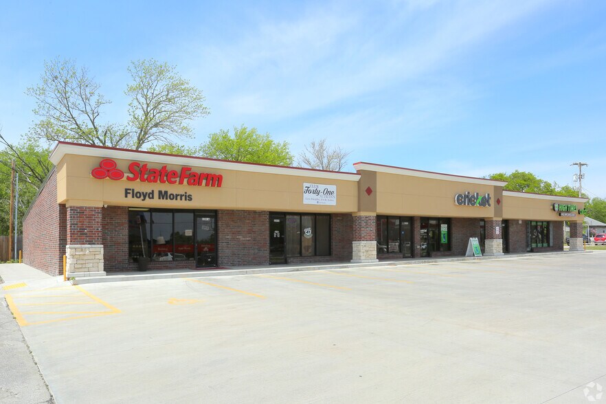 Primary Photo Of 224 N Mission St, Sapulpa Unknown For Lease