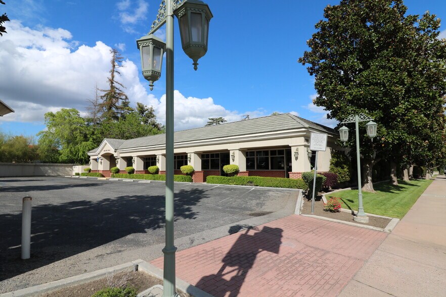 More Photos Of 3100 19th St, Bakersfield Office For Lease