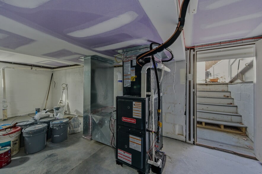 More Photos Of 2101 N Dupont Hwy, New Castle Freestanding For Sale