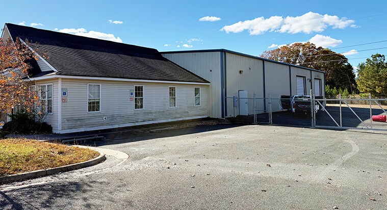 Primary Photo Of 1163 Tricounty Dr, Oilville Showroom For Lease