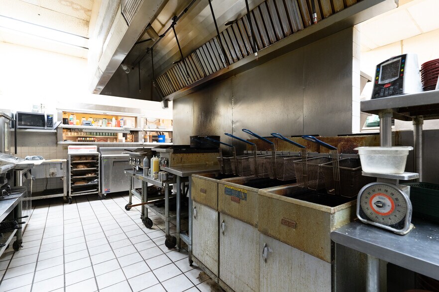 More Photos Of 1401 S Morley St, Moberly Restaurant For Sale