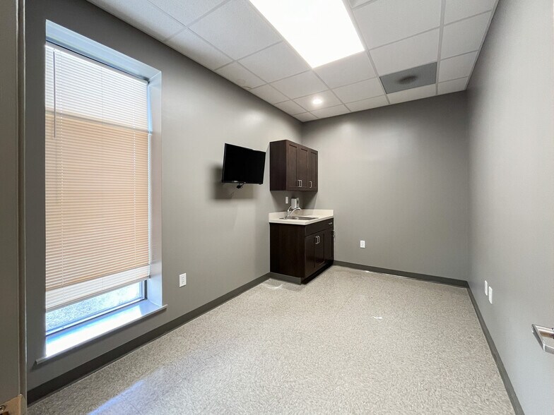 More Photos Of 5207-5212 Essen Ln, Baton Rouge Medical For Lease