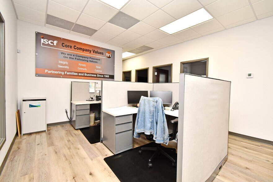 More Photos Of 2575 French Ave, Sanford Loft Creative Space For Sale
