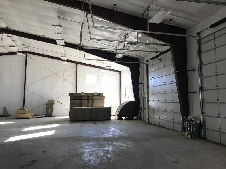 More Photos Of 6414 Wickum Rd, Williston Warehouse For Lease
