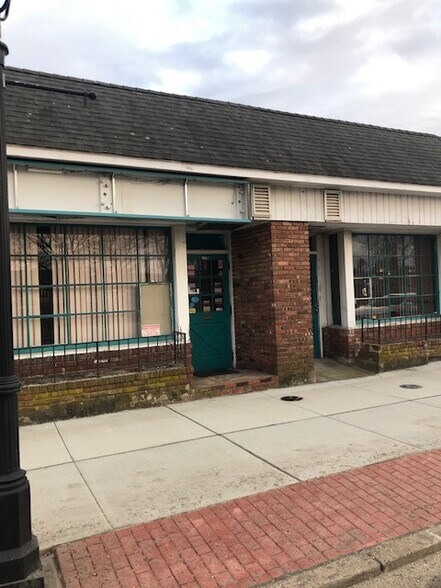 More Photos Of 1664 Union Blvd, Bay Shore Restaurant For Lease