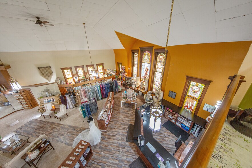 More Photos Of 2001 10th St, Emmetsburg General Retail For Sale