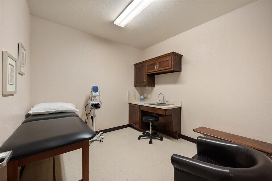 More Photos Of 306 Hospital Dr, Corsicana Rehabilitation Center For Sale