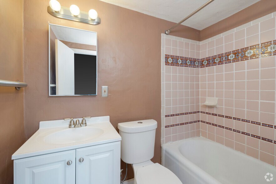 More Photos Of 13 N San Francisco St, Flagstaff Storefront Retail Office For Lease