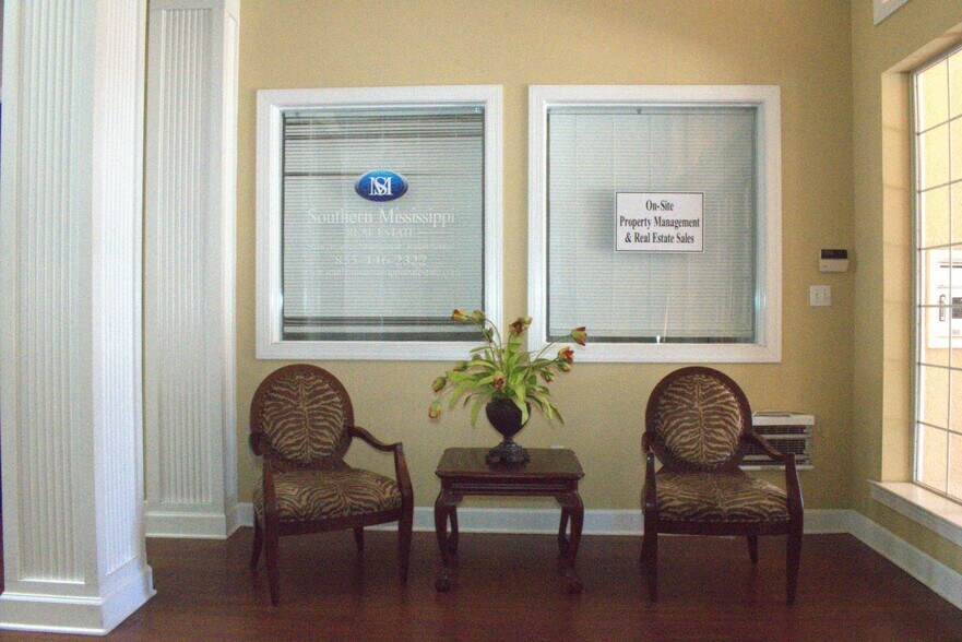 More Photos Of 2252 Beach Dr, Gulfport Office Residential For Lease