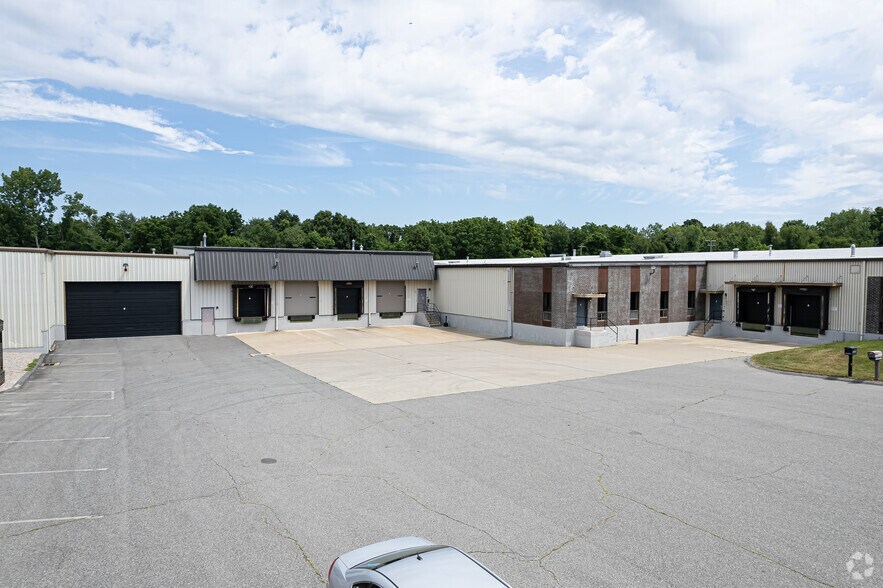 More Photos Of 215 Moody Rd, Enfield Manufacturing For Lease