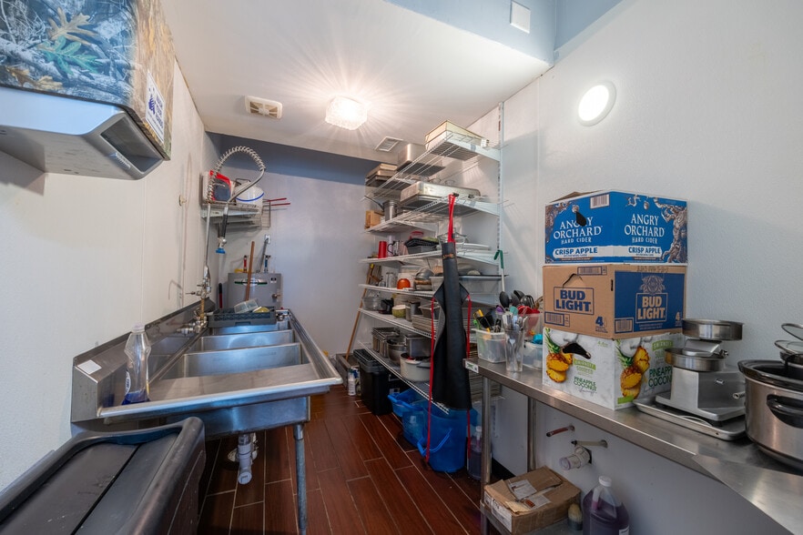 More Photos Of 6735 Wassom Memorial Hwy, Grandview General Retail For Sale