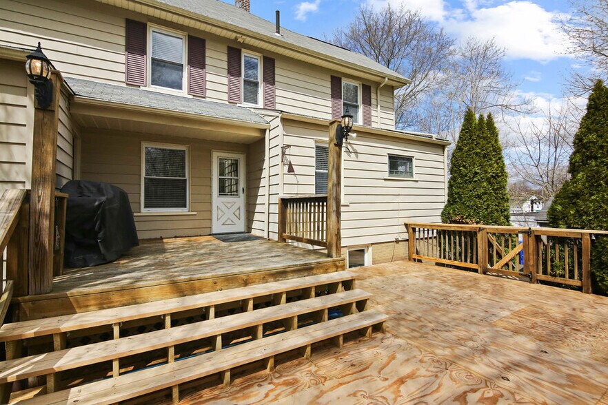 More Photos Of 18 Elm St, Rocky Hill Office Residential For Sale