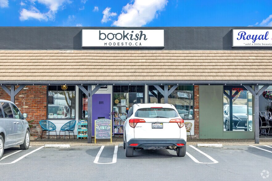 More Photos Of 839-921 W Roseburg Ave, Modesto General Retail For Lease